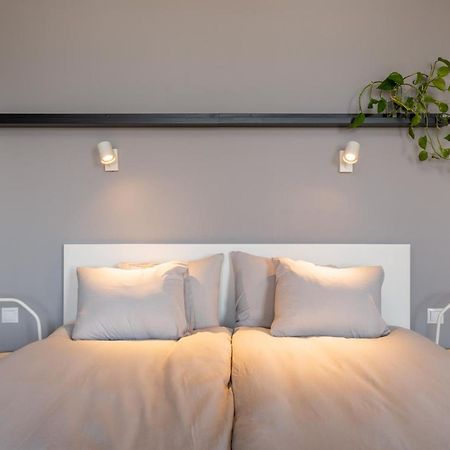 Cosy Studio With River View Riga Esterno foto
